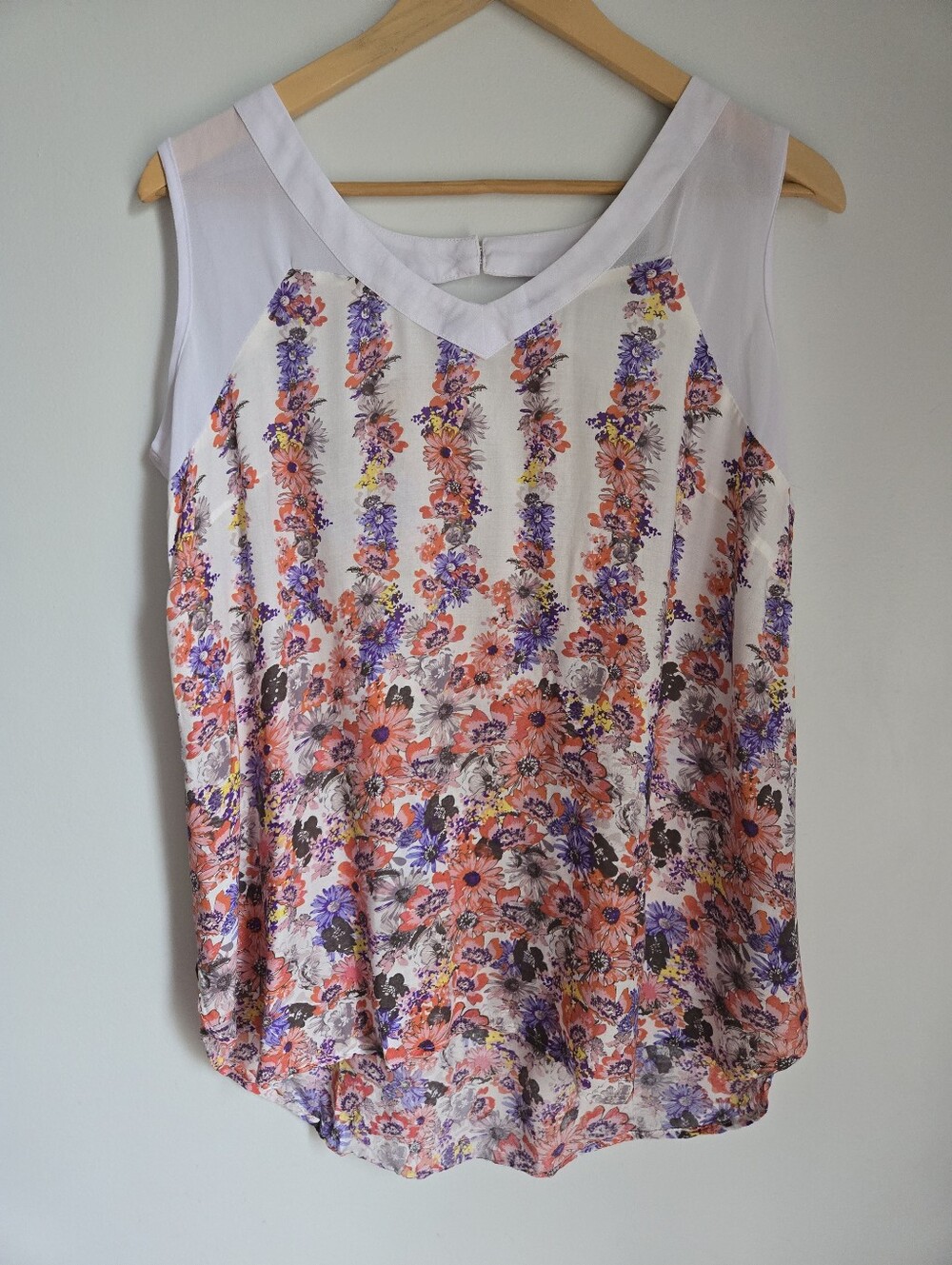 MAISON COUPÉ Floral Sleeveless V-Neck Top in White with Coral & Purple Flowers
